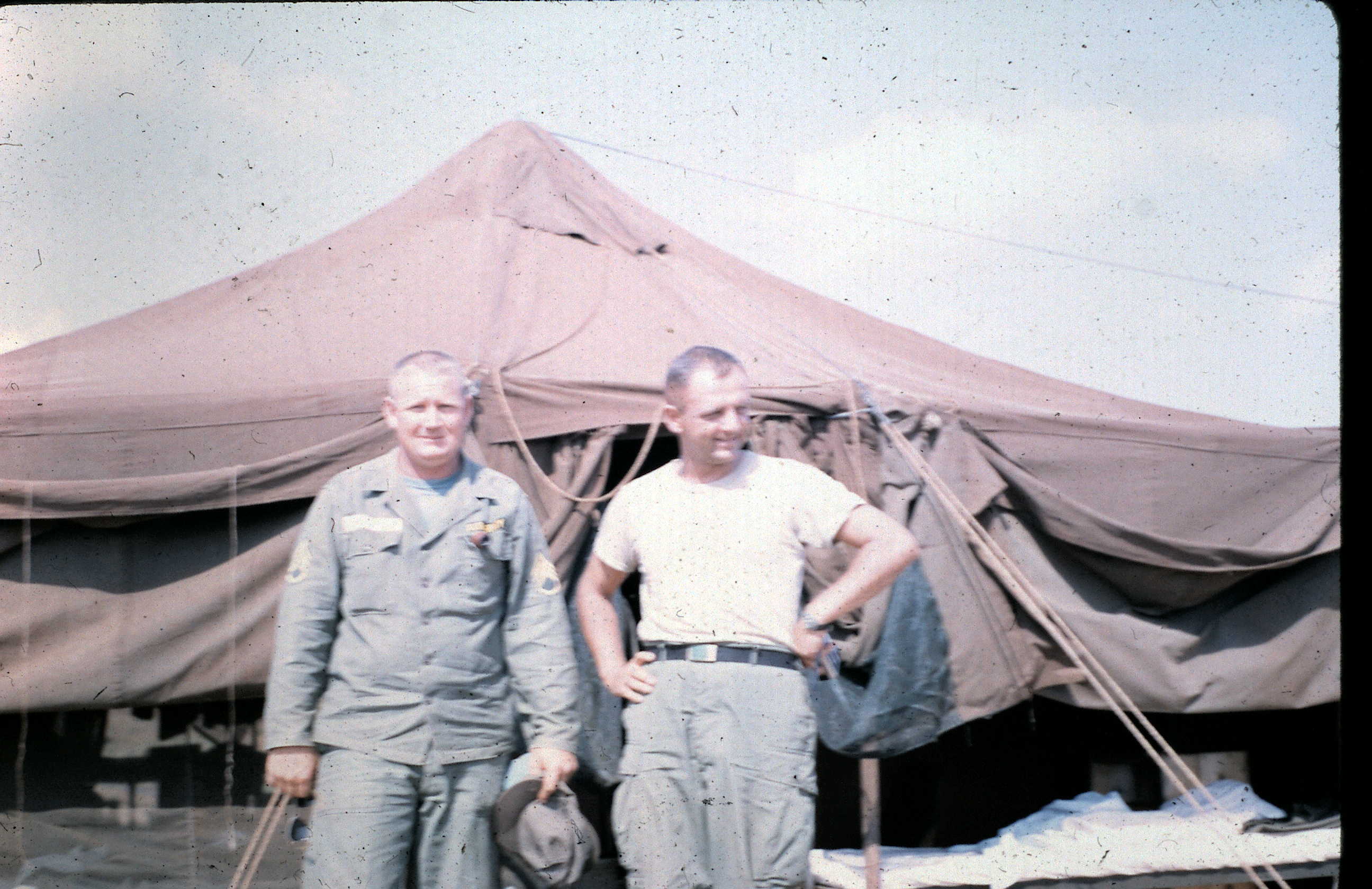 Dick Seefelds and Sgt Dorris.jpg